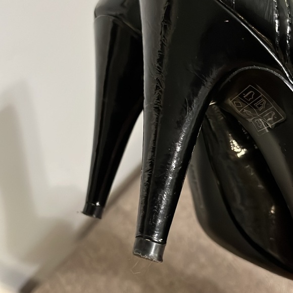 Karl Lagerfeld black textured heels, size 7 1/2M - Picture 12 of 12